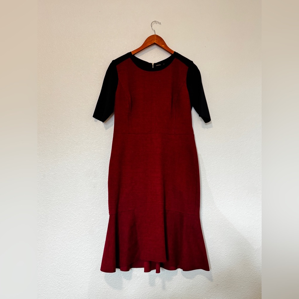 Elie Tahari Red Midi Sheath Dress Crew Neck